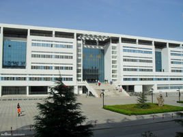 潍坊科技学院图书馆 知识的灯塔与创新的引擎